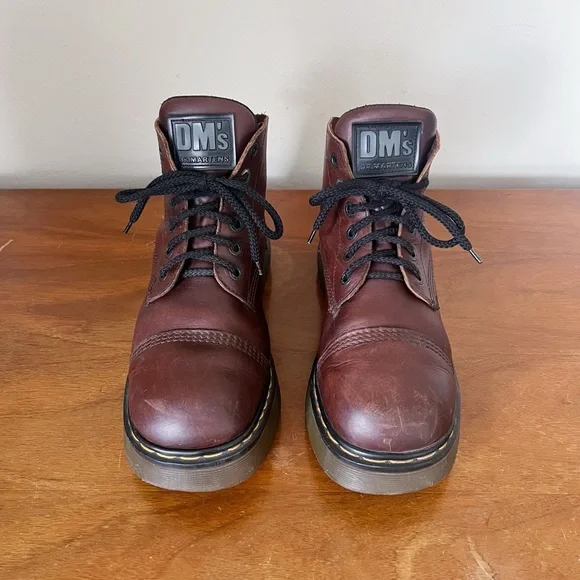 Dr Martens • vintage lace up boots cap toe platform leather chunky lug sole MIE